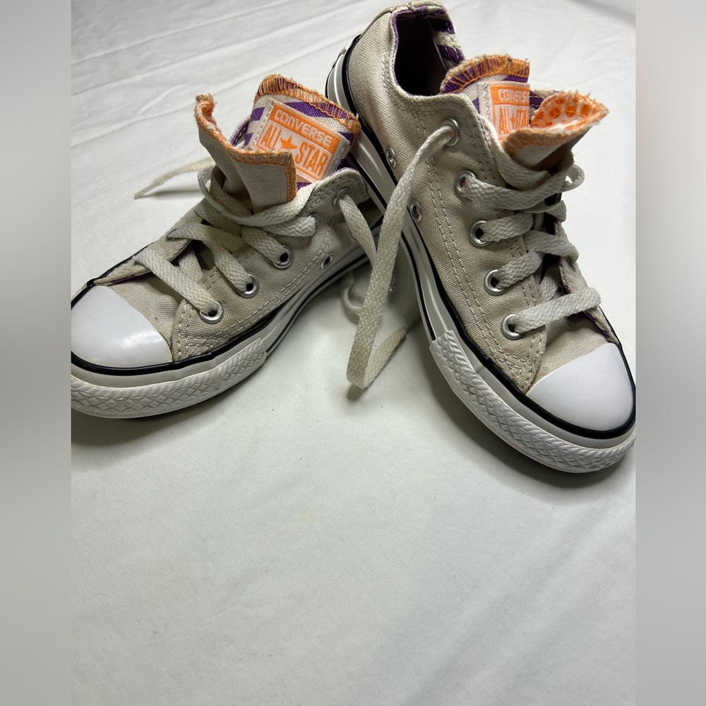 Girls Converse light gray with purple stripe tongue. Girls 13. SKU A35